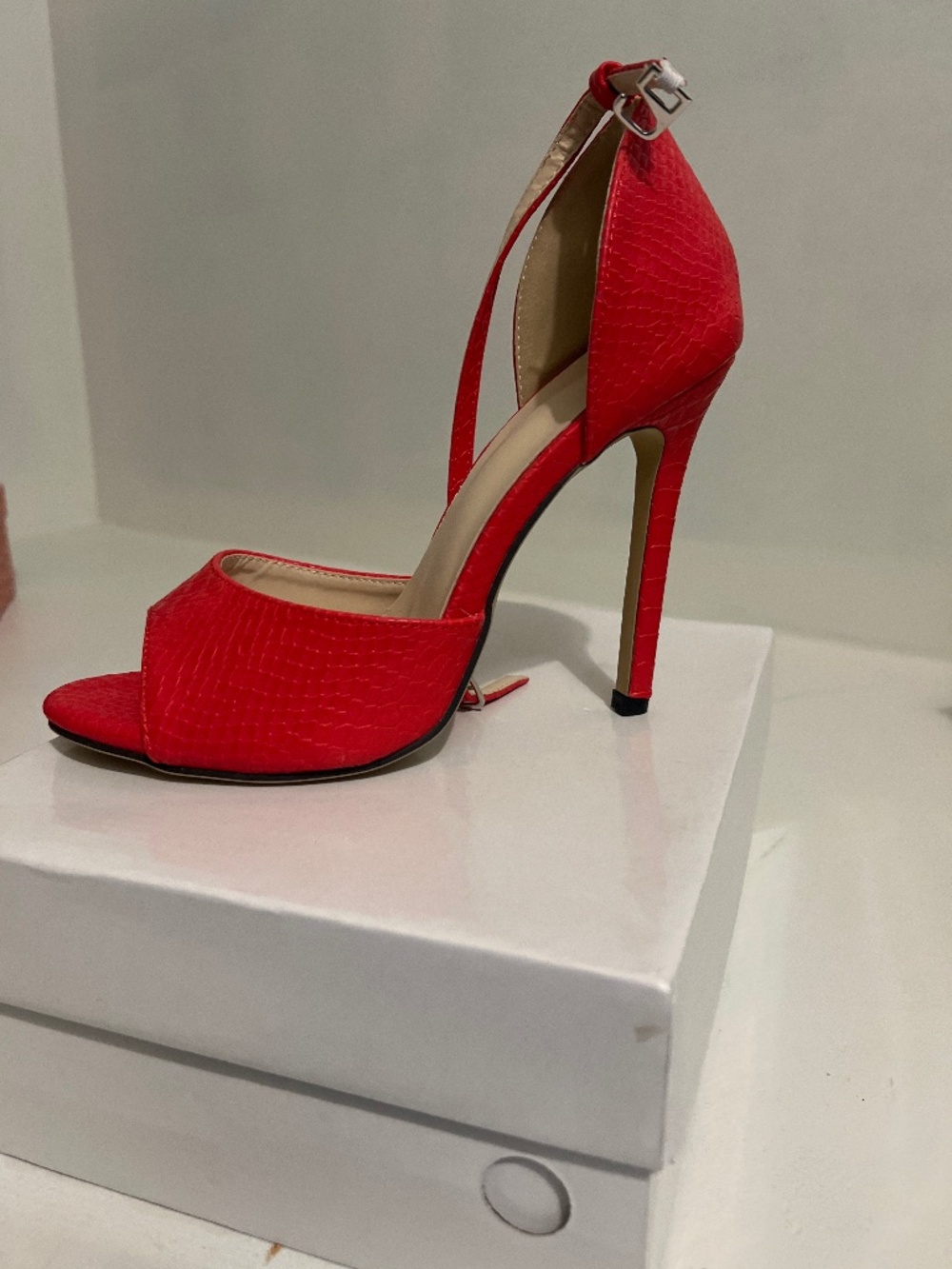 Never worn Red Heels